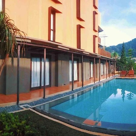Готель Grand Metro Puncak Cibodas Екстер'єр фото