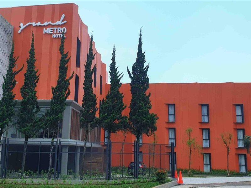 Готель Grand Metro Puncak Cibodas Екстер'єр фото